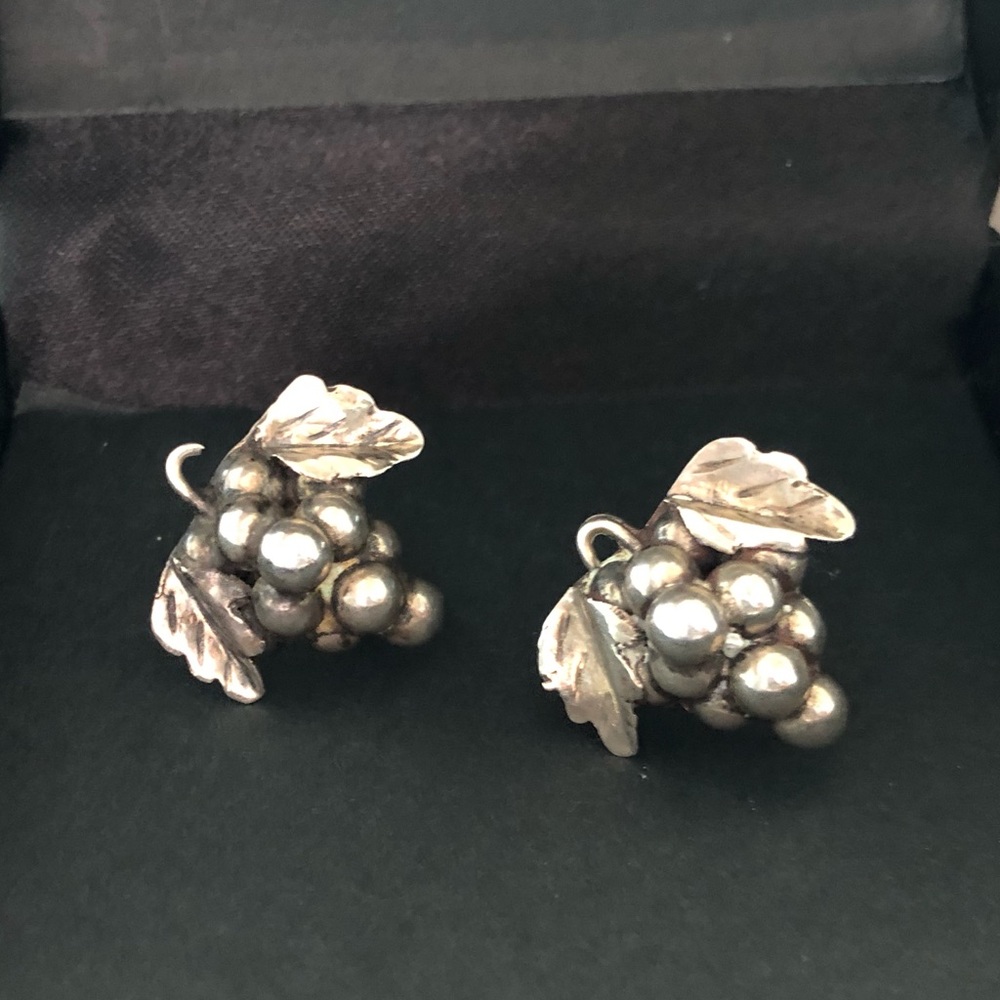 Vintage grape bunch screw on earrings 925
